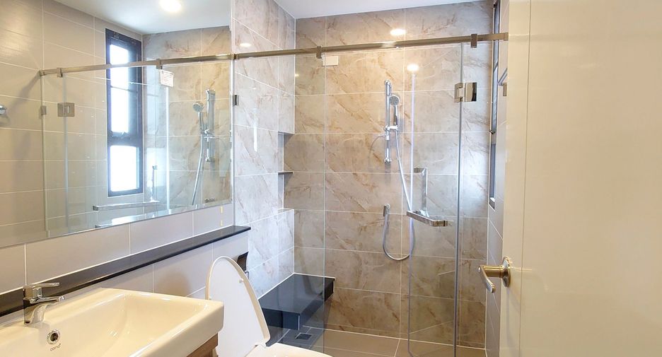For sale 5 bedrooms house in Mueang Nonthaburi, Nonthaburi