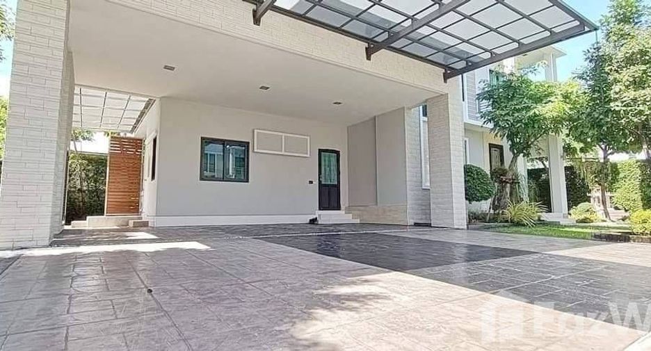 For sale 5 bedrooms house in Mueang Nonthaburi, Nonthaburi