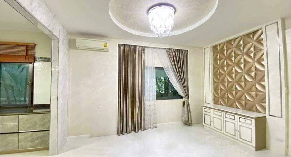 For sale 5 bedrooms house in Mueang Nonthaburi, Nonthaburi