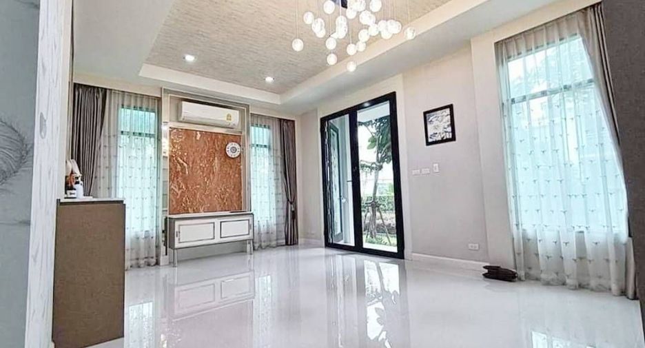 For sale 5 bedrooms house in Mueang Nonthaburi, Nonthaburi