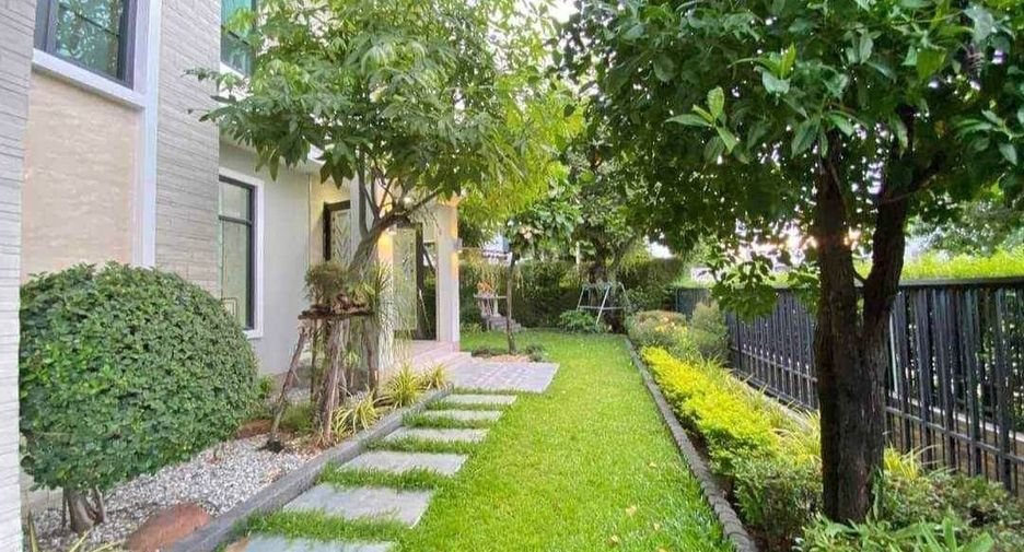 For sale 5 bedrooms house in Mueang Nonthaburi, Nonthaburi