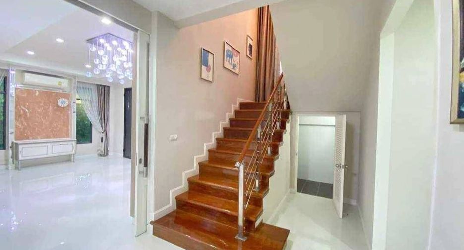 For sale 5 bedrooms house in Mueang Nonthaburi, Nonthaburi