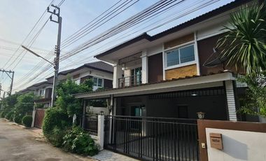Casa en venta de 3 habitaciones en Sai Noi, Nonthaburi