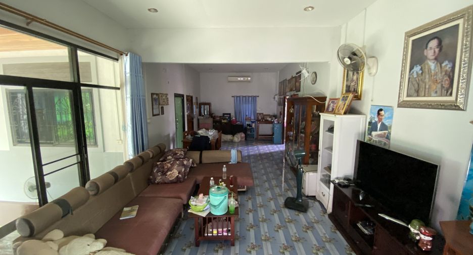 For sale 2 bedrooms house in Mueang Uttaradit, Uttaradit