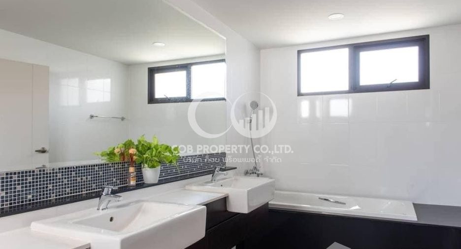 Casa en venta de 5 habitaciones en Bang Kruai, Nonthaburi
