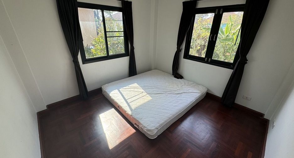 For sale 4 bedrooms house in Mueang Pathum Thani, Pathum Thani