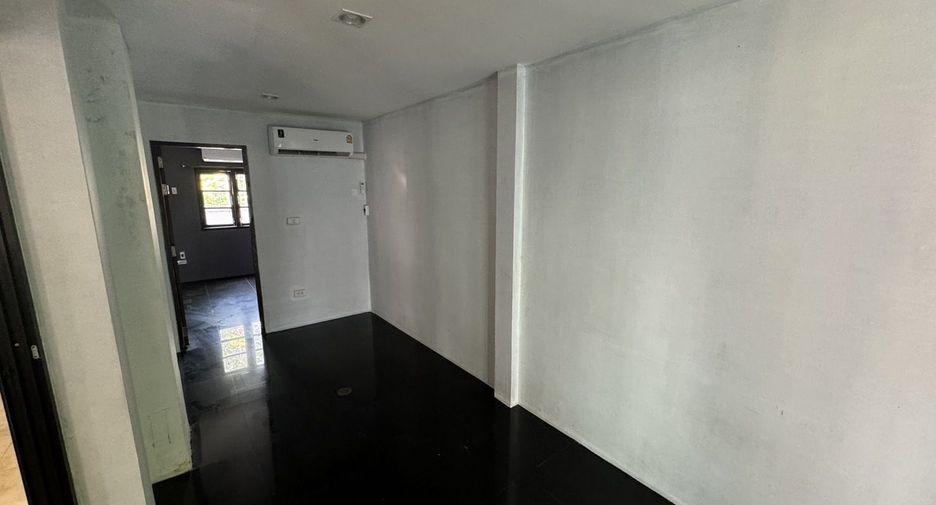 For sale 4 bedrooms house in Mueang Pathum Thani, Pathum Thani