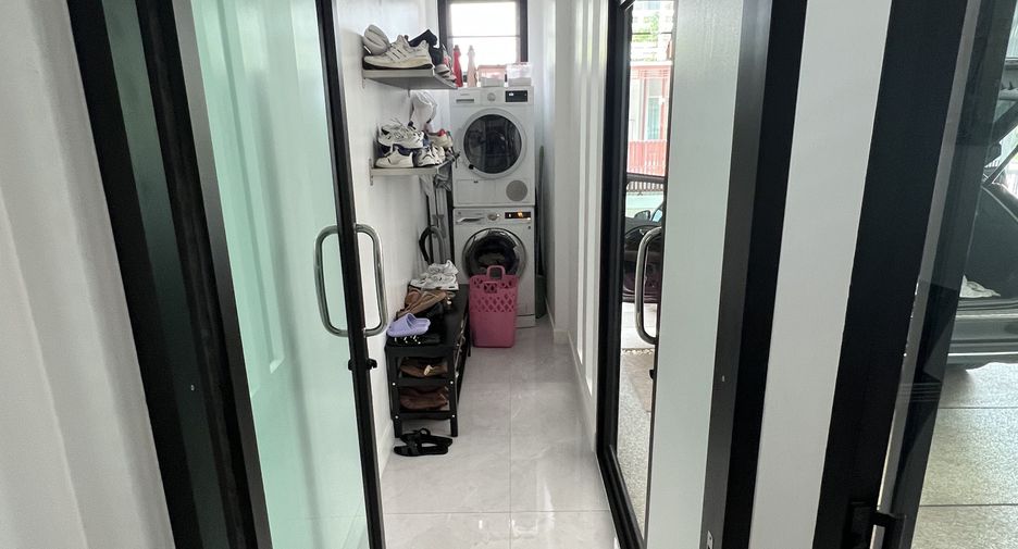 For sale 4 bedrooms house in Bang Bua Thong, Nonthaburi