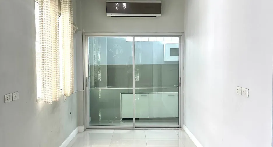 Casa en venta de 3 habitaciones en Lam Luk Ka, Pathum Thani