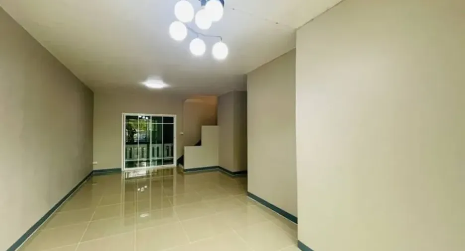 Reihenhaus zum Kauf mit 3 Zimmer in Bang Bua Thong, Nonthaburi