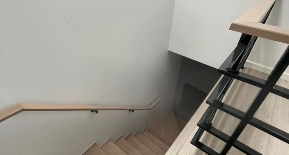 For sale 4 bedrooms townhouse in Mueang Pathum Thani, Pathum Thani