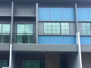 For sale 4 bedrooms townhouse in Mueang Pathum Thani, Pathum Thani