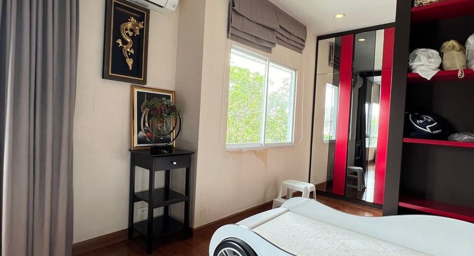 For sale 4 bedrooms house in Mueang Nonthaburi, Nonthaburi