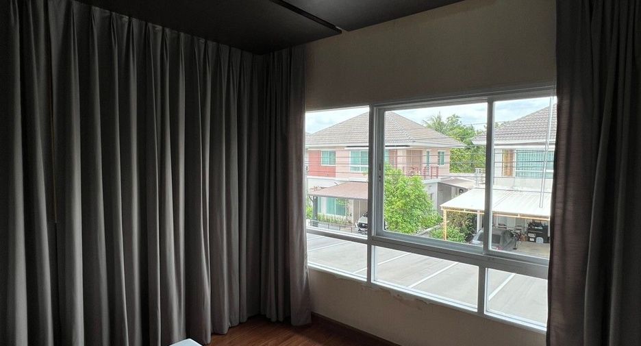 For sale 4 bedrooms house in Mueang Nonthaburi, Nonthaburi
