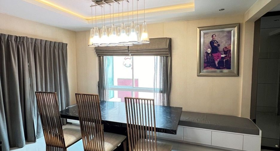 For sale 4 bedrooms house in Mueang Nonthaburi, Nonthaburi