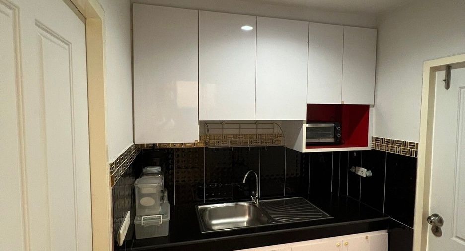 For sale 4 bedrooms house in Mueang Nonthaburi, Nonthaburi