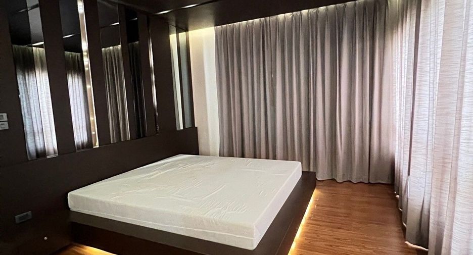 For sale 4 bedrooms house in Mueang Nonthaburi, Nonthaburi