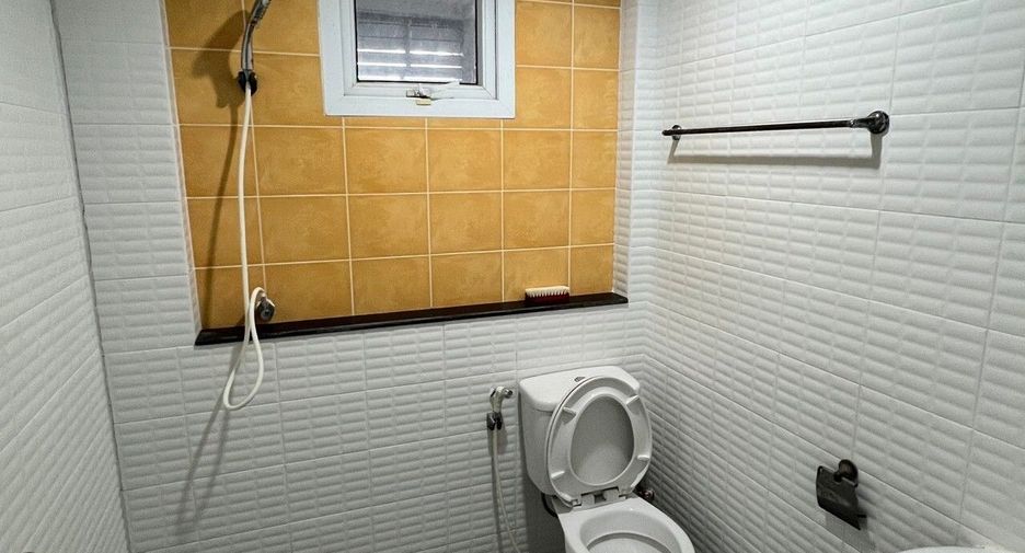 For sale 4 bedrooms house in Mueang Nonthaburi, Nonthaburi