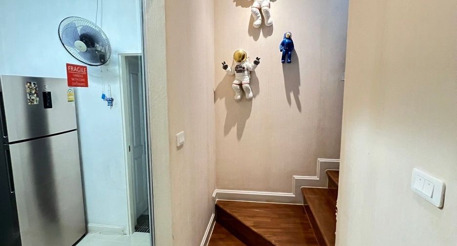 For sale 4 bedrooms house in Mueang Nonthaburi, Nonthaburi