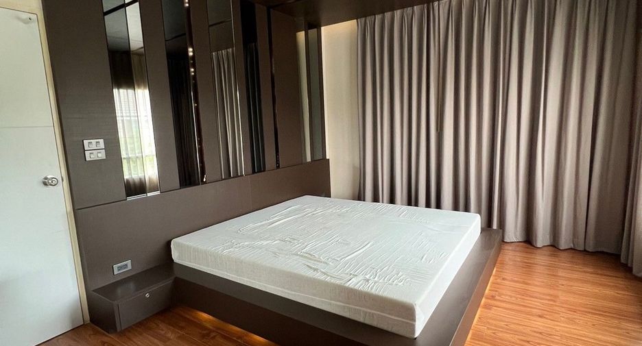 For sale 4 bedrooms house in Mueang Nonthaburi, Nonthaburi
