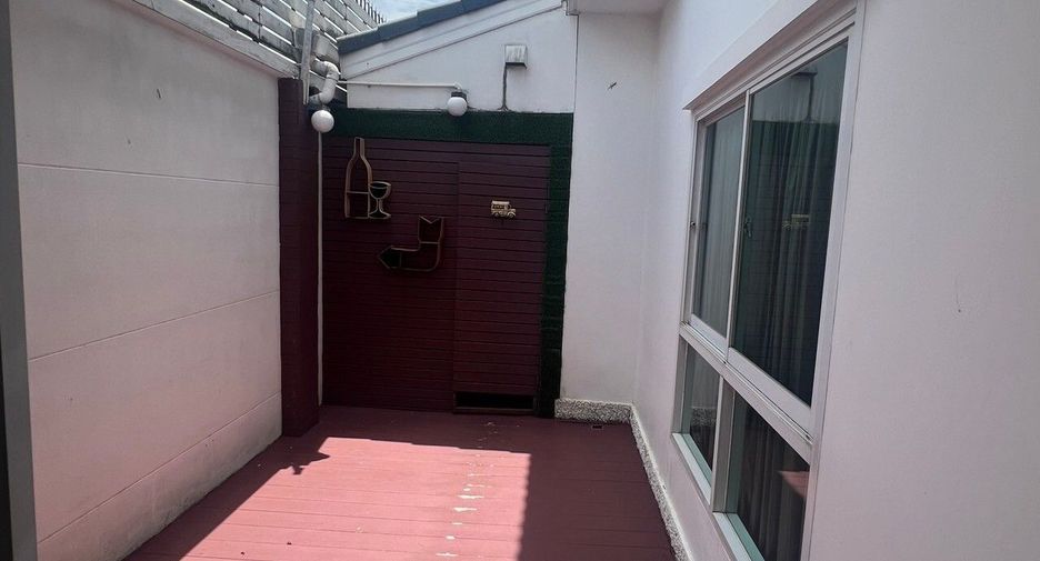 For sale 4 bedrooms house in Mueang Nonthaburi, Nonthaburi