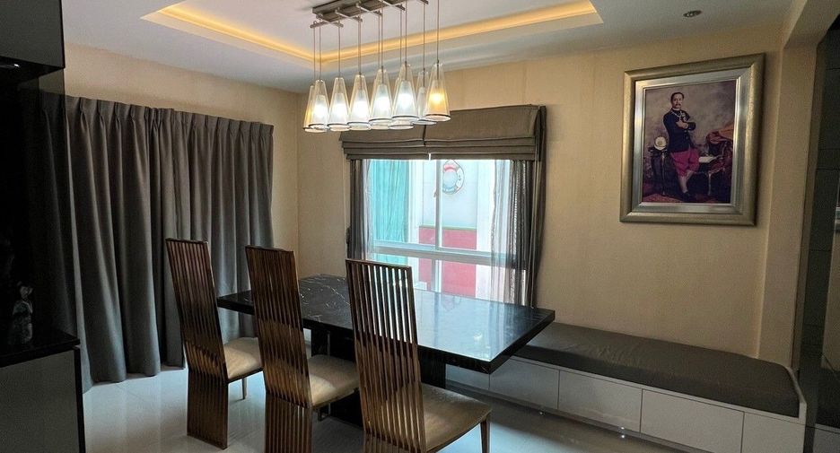 For sale 4 bedrooms house in Mueang Nonthaburi, Nonthaburi