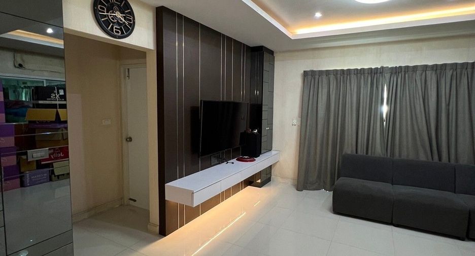 For sale 4 bedrooms house in Mueang Nonthaburi, Nonthaburi