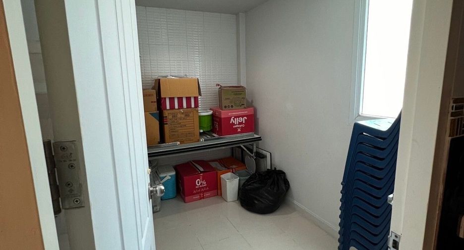 For sale 4 bedrooms house in Mueang Nonthaburi, Nonthaburi