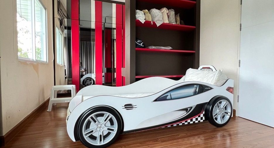 For sale 4 bedrooms house in Mueang Nonthaburi, Nonthaburi