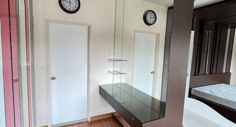 For sale 4 bedrooms house in Mueang Nonthaburi, Nonthaburi