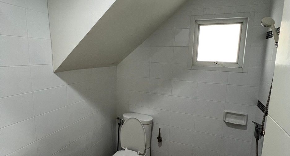 For sale 4 bedrooms house in Mueang Nonthaburi, Nonthaburi