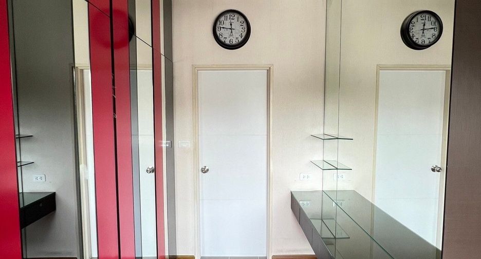 For sale 4 bedrooms house in Mueang Nonthaburi, Nonthaburi