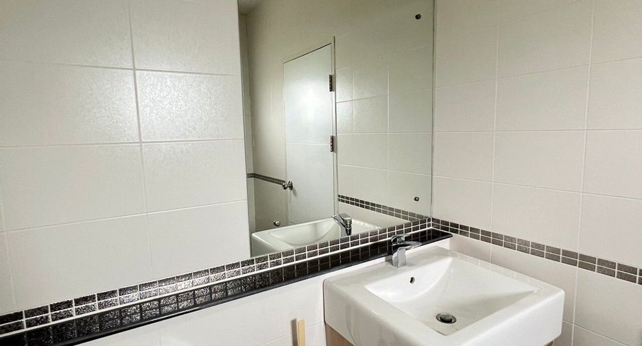 For sale 4 bedrooms house in Mueang Nonthaburi, Nonthaburi