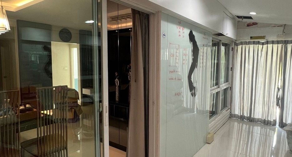 For sale 4 bedrooms house in Mueang Nonthaburi, Nonthaburi