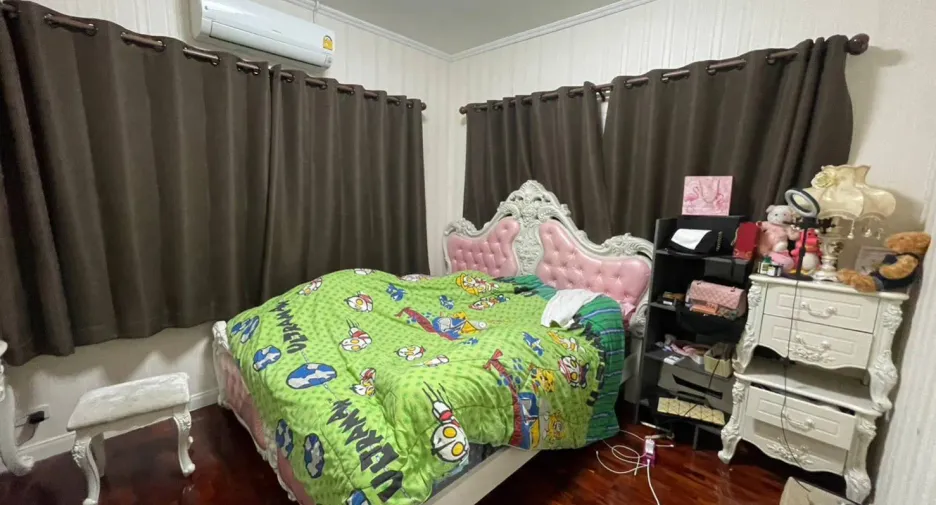 For sale 4 bedrooms house in Khlong Luang, Pathum Thani