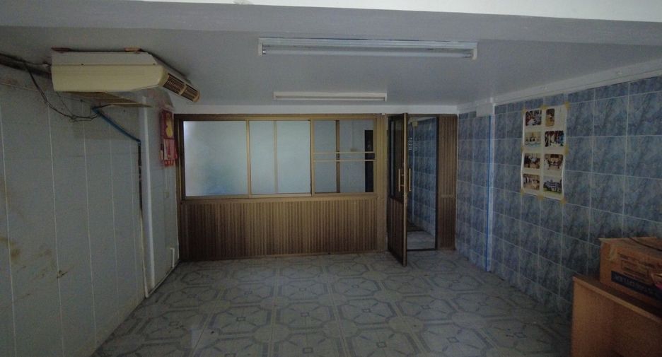 For sale 5 bedrooms townhouse in Mueang Nonthaburi, Nonthaburi