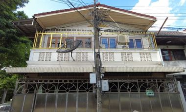 Casa adosada en venta de 5 habitaciones en Mueang Nonthaburi, Nonthaburi