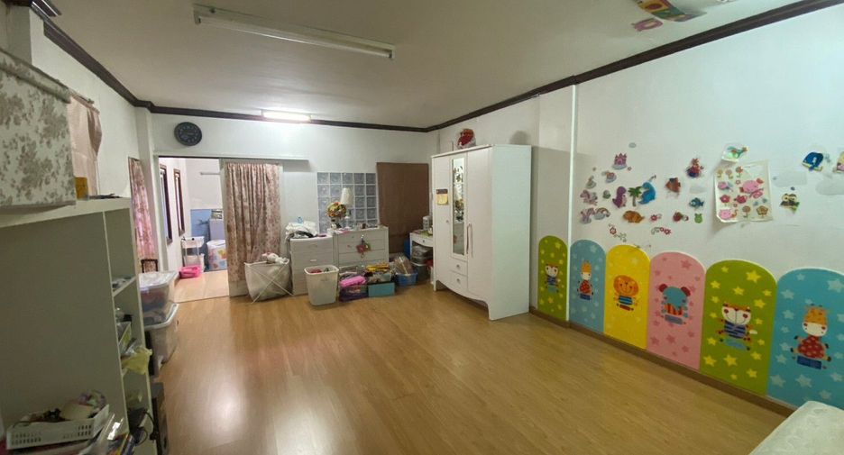 For sale 5 bedrooms townhouse in Mueang Nonthaburi, Nonthaburi