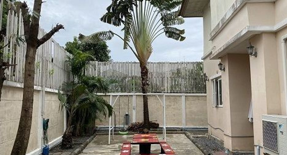 For rent 4 bedrooms house in Bang Kapi, Bangkok