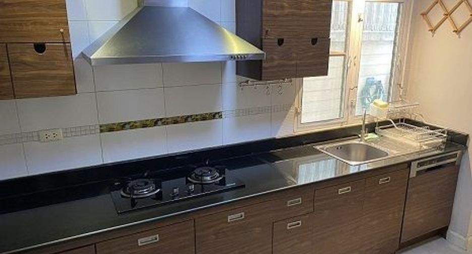 For rent 4 bedrooms house in Bang Kapi, Bangkok