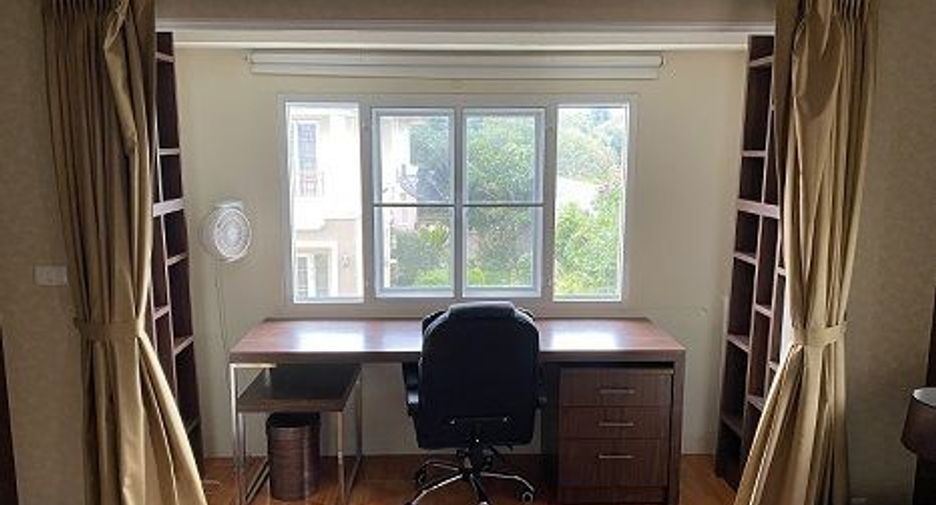 For rent 4 bedrooms house in Bang Kapi, Bangkok