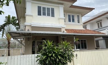 Casa en alquiler de 4 habitaciones en Bang Kapi, Bangkok