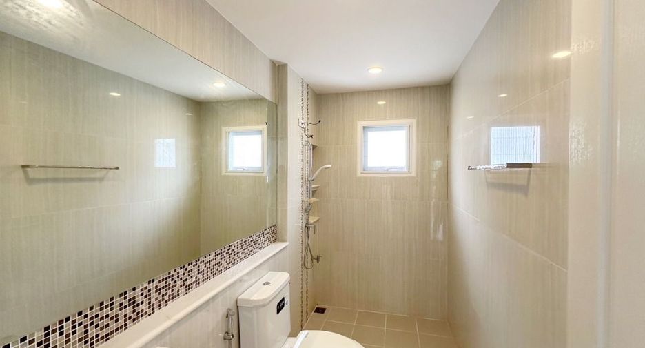 For sale 4 bedrooms house in Mueang Pathum Thani, Pathum Thani