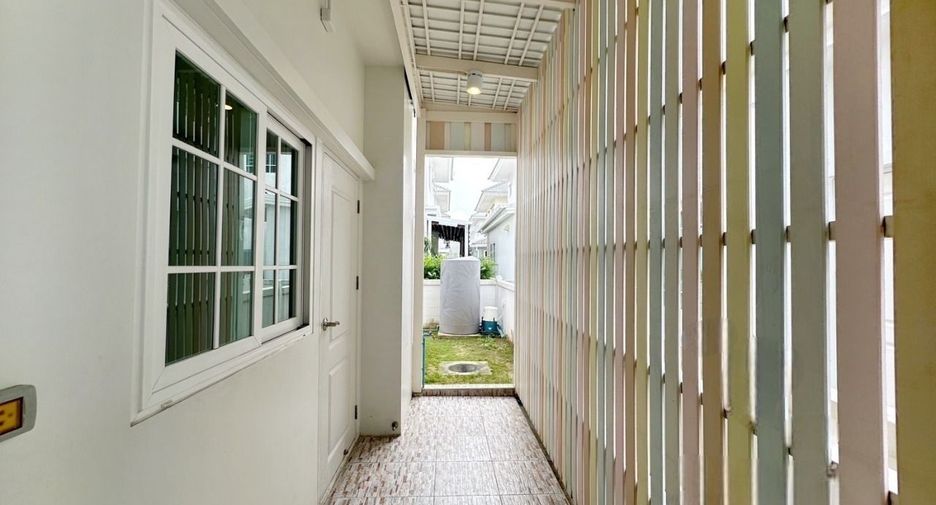 For sale 4 bedrooms house in Mueang Pathum Thani, Pathum Thani