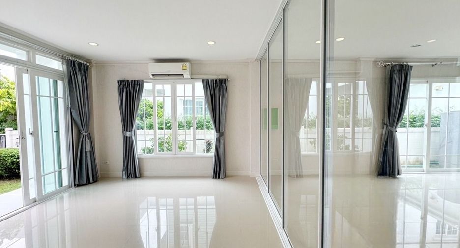 For sale 4 bedrooms house in Mueang Pathum Thani, Pathum Thani