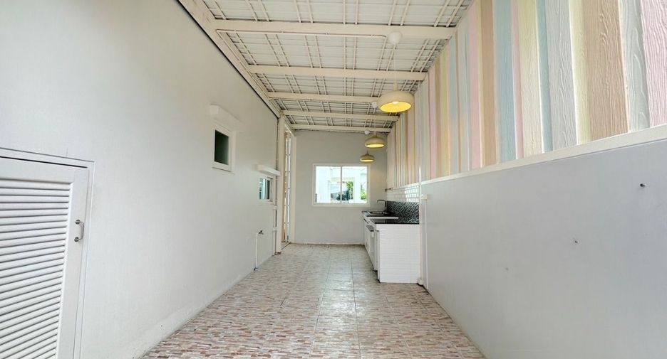 For sale 4 bedrooms house in Mueang Pathum Thani, Pathum Thani