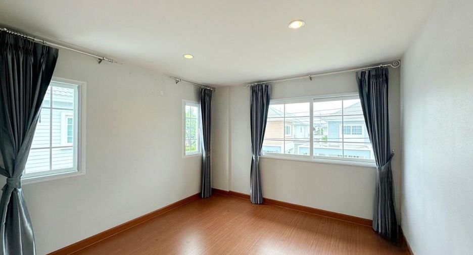 For sale 4 bedrooms house in Mueang Pathum Thani, Pathum Thani