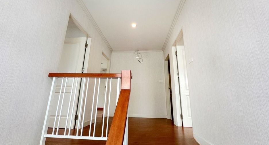For sale 4 bedrooms house in Mueang Pathum Thani, Pathum Thani