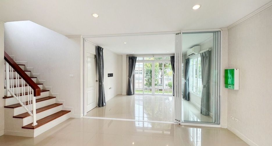 For sale 4 bedrooms house in Mueang Pathum Thani, Pathum Thani