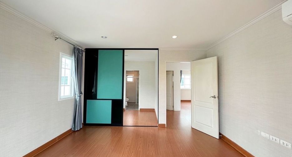 For sale 4 bedrooms house in Mueang Pathum Thani, Pathum Thani